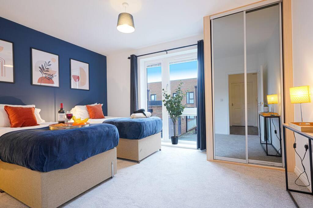 Luxury Campbell Park Apartments In Central Mk With Balcony, Free Parking & Smart Tv With Netflix By Yoko Property Milton Keynes Exterior photo