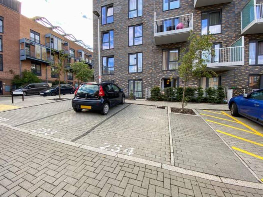 Luxury Campbell Park Apartments In Central Mk With Balcony, Free Parking & Smart Tv With Netflix By Yoko Property Milton Keynes Exterior photo