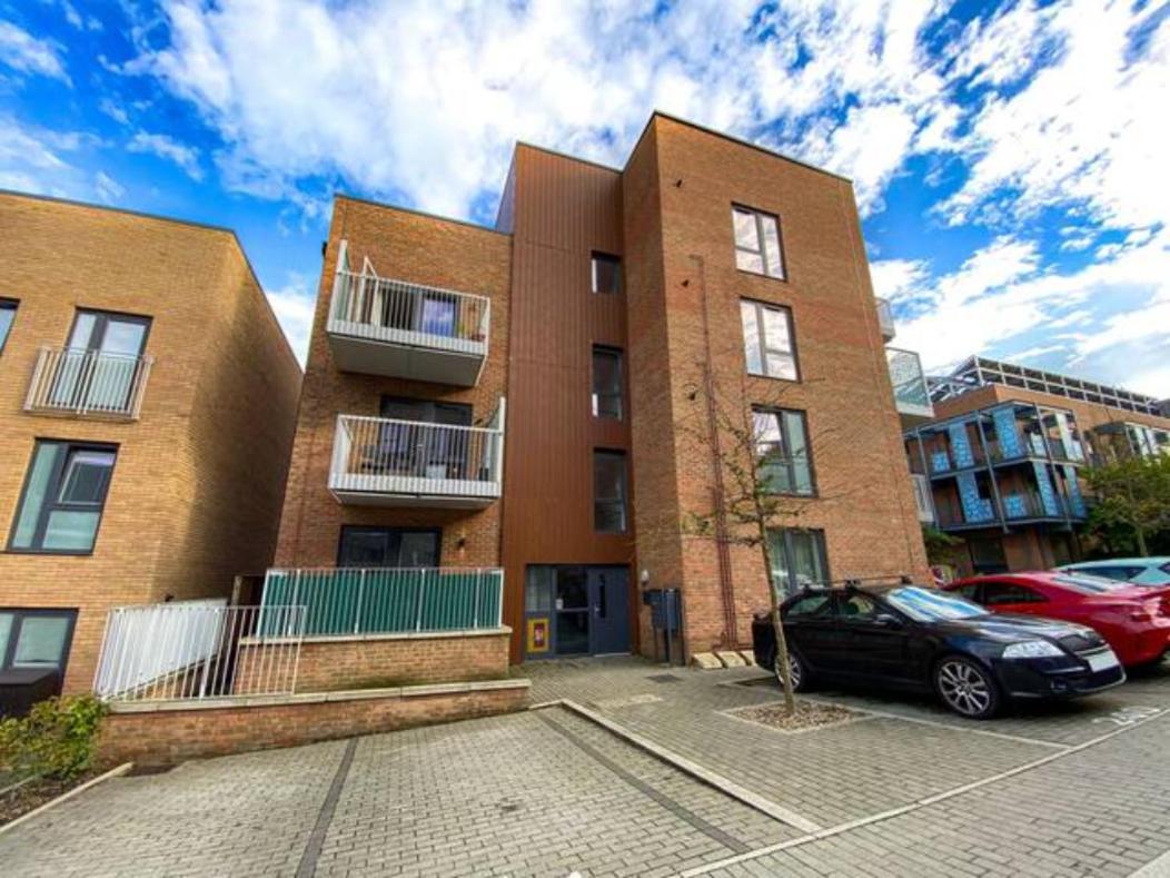 Luxury Campbell Park Apartments In Central Mk With Balcony, Free Parking & Smart Tv With Netflix By Yoko Property Milton Keynes Exterior photo