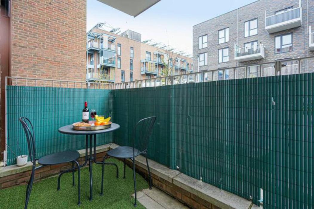 Luxury Campbell Park Apartments In Central Mk With Balcony, Free Parking & Smart Tv With Netflix By Yoko Property Milton Keynes Exterior photo